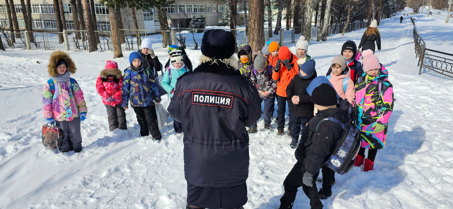 &amp;quot;Переходим дорогу правильно&amp;quot;: сотрудник ГИБДД ЗАТО г. Железногорск провела с 3А и 3Б практическое занятие по изучению ПДД.