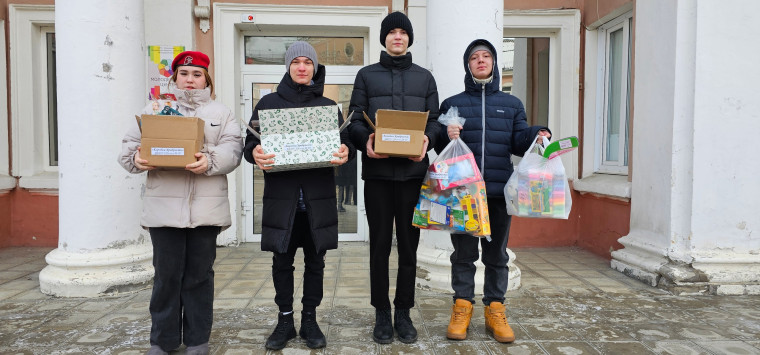"Собрать коробку храбрости": наша Школа присоединилась к благотворительной акции по сбору игрушек для больных детей.