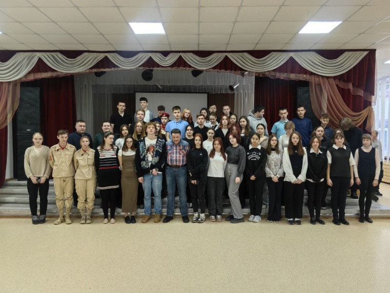 "О чести, долге и защите Родины ": в школе состоялся "Урок мужества" для старшеклассников.
